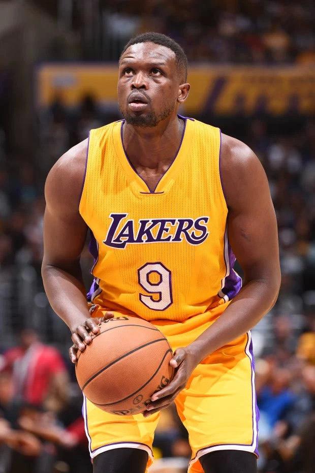 转会期芝加哥公牛调整名单以备全明星赛，内部沟通环节打磨，更衣室稳定，纪律约束更严格的简单介绍