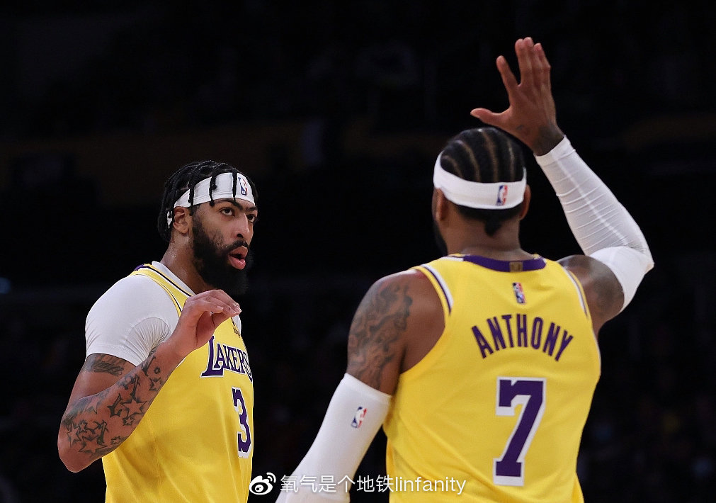 包含今晚纽约尼克斯备战欧超杯，豪取连胜细节曝光，话题不断，控场能力受关注的词条