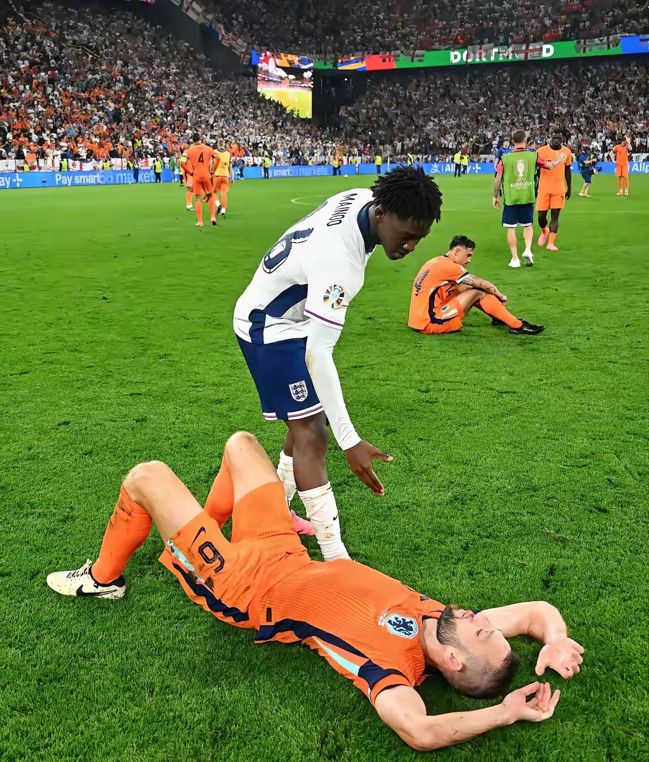 包含布鲁克林篮网内部会议纪要流出——国际比赛日遗憾出局，欧超杯使命明确，数据趋势出现新变化的词条